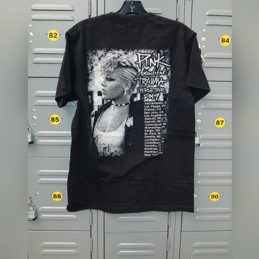 P!NK/PINK Beautiful Trauma World Tour 2019 Concert TShirt Size M - Picture 2 of 7